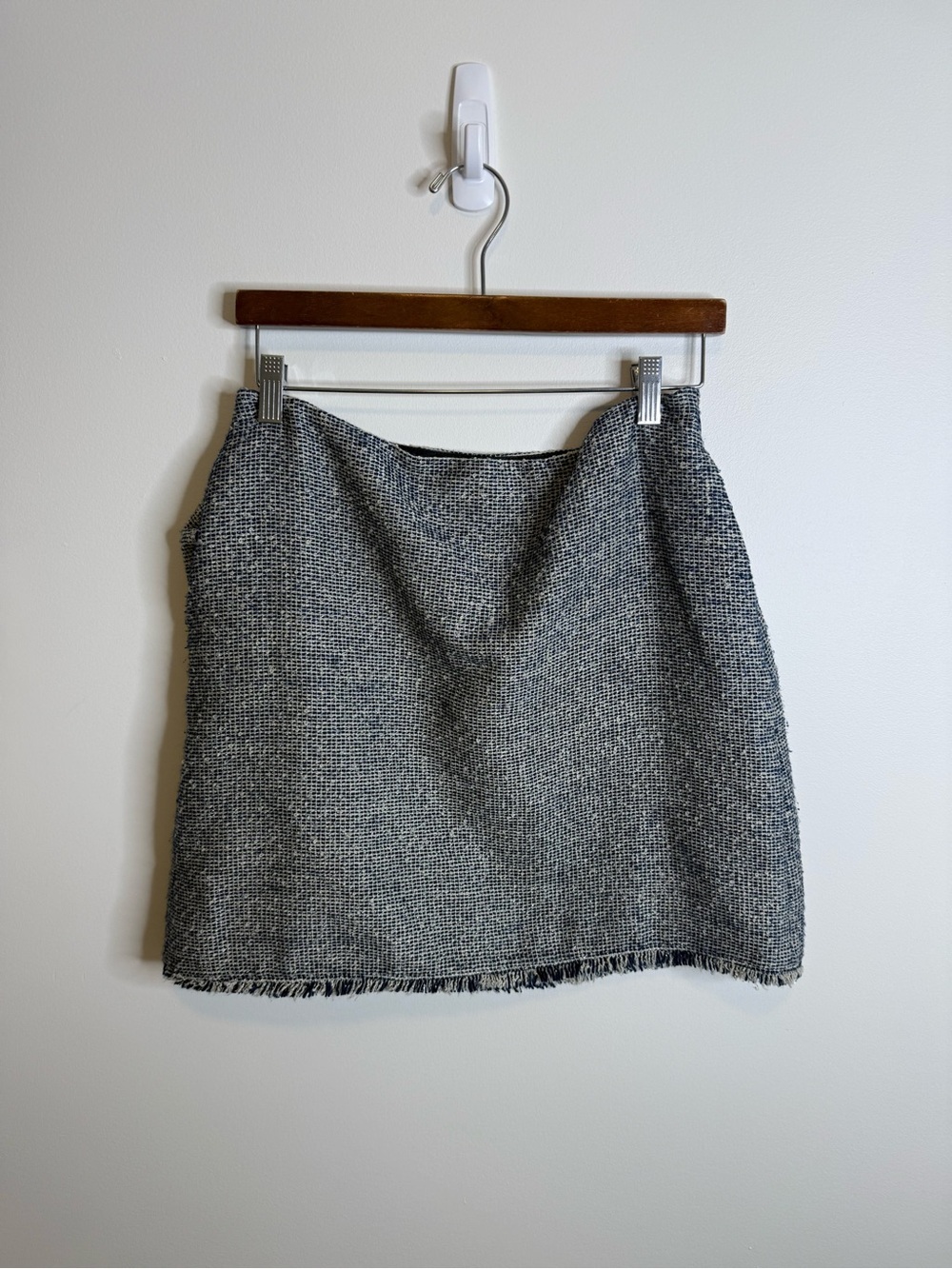 Banana Republic Tweed Fringe Hem Mini Skirt - Gray blue size 6 pockets